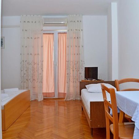 Apartmani Macak II Novalja Ngoại thất bức ảnh