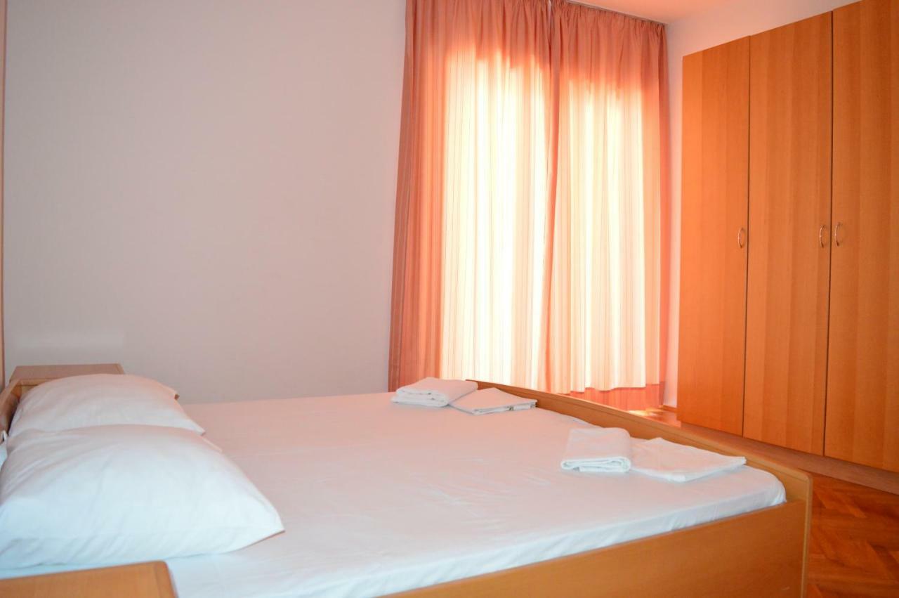 Apartmani Macak II Novalja Ngoại thất bức ảnh