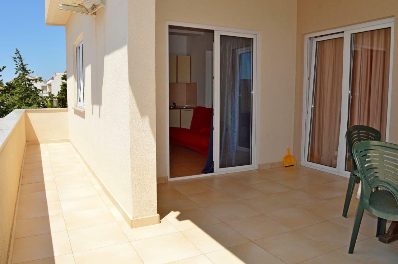Apartmani Macak II Novalja Ngoại thất bức ảnh