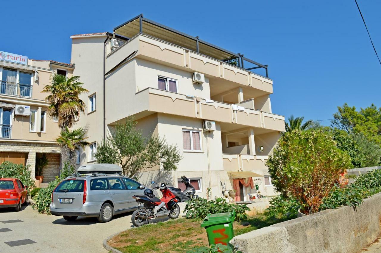 Apartmani Macak II Novalja Ngoại thất bức ảnh