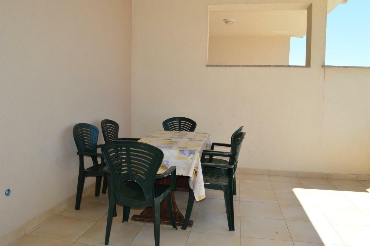 Apartmani Macak II Novalja Ngoại thất bức ảnh