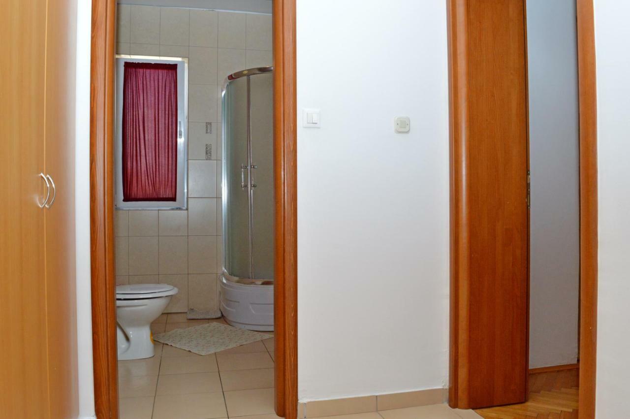 Apartmani Macak II Novalja Ngoại thất bức ảnh