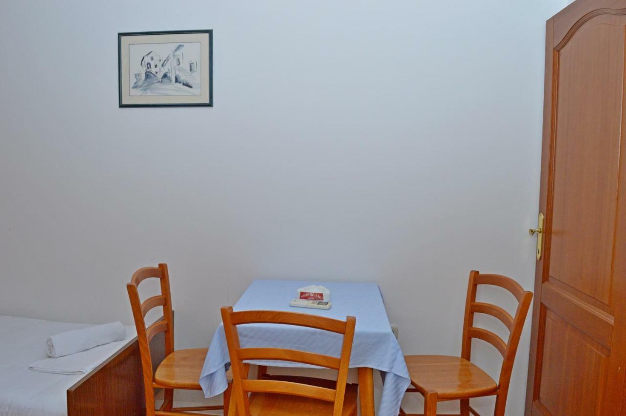 Apartmani Macak II Novalja Ngoại thất bức ảnh