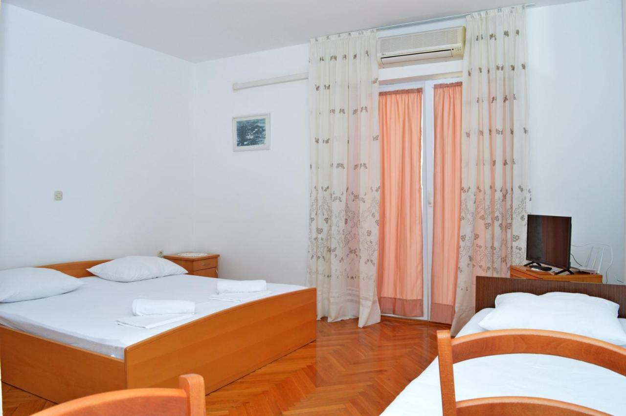 Apartmani Macak II Novalja Ngoại thất bức ảnh