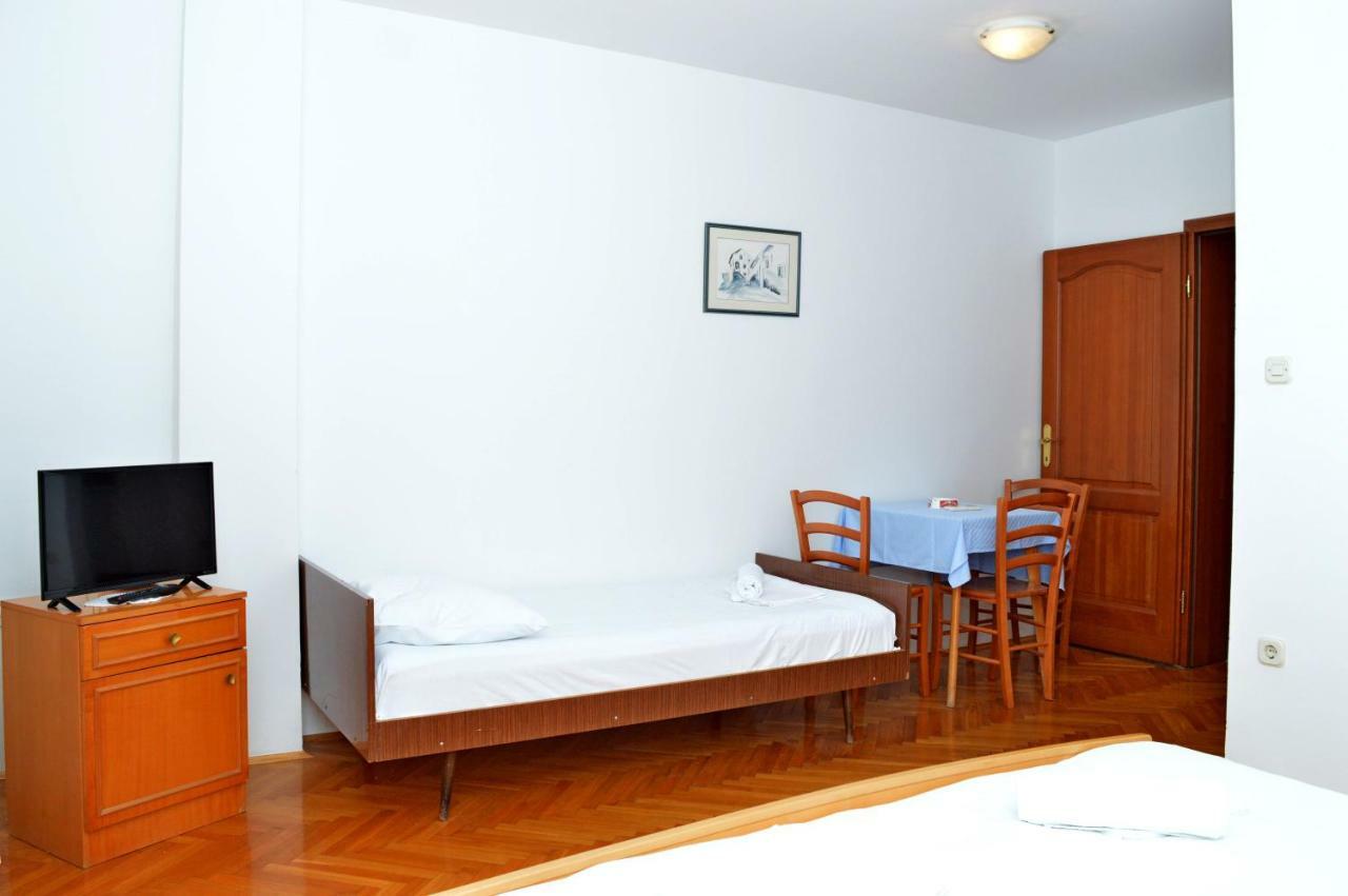 Apartmani Macak II Novalja Ngoại thất bức ảnh