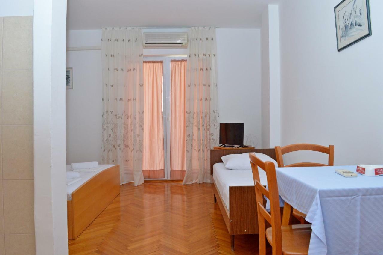 Apartmani Macak II Novalja Ngoại thất bức ảnh