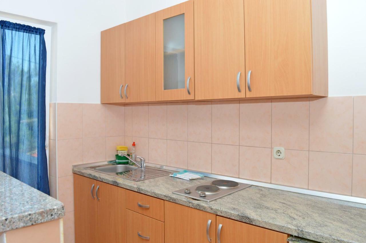 Apartmani Macak II Novalja Ngoại thất bức ảnh