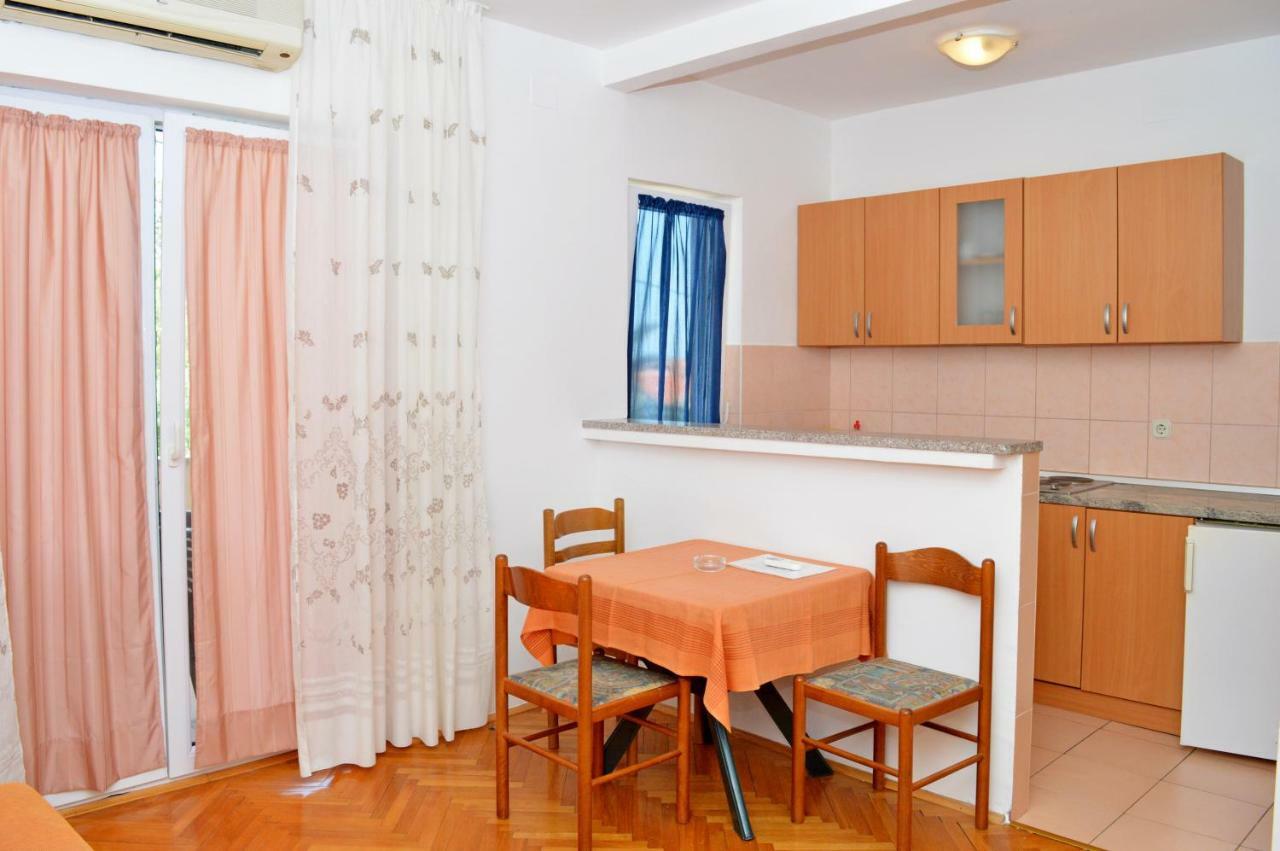 Apartmani Macak II Novalja Ngoại thất bức ảnh